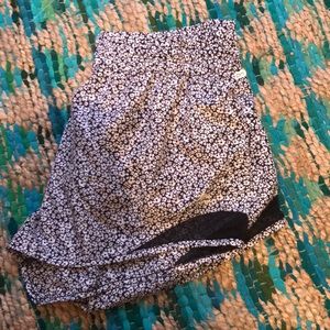 running shorts (floral black and white)